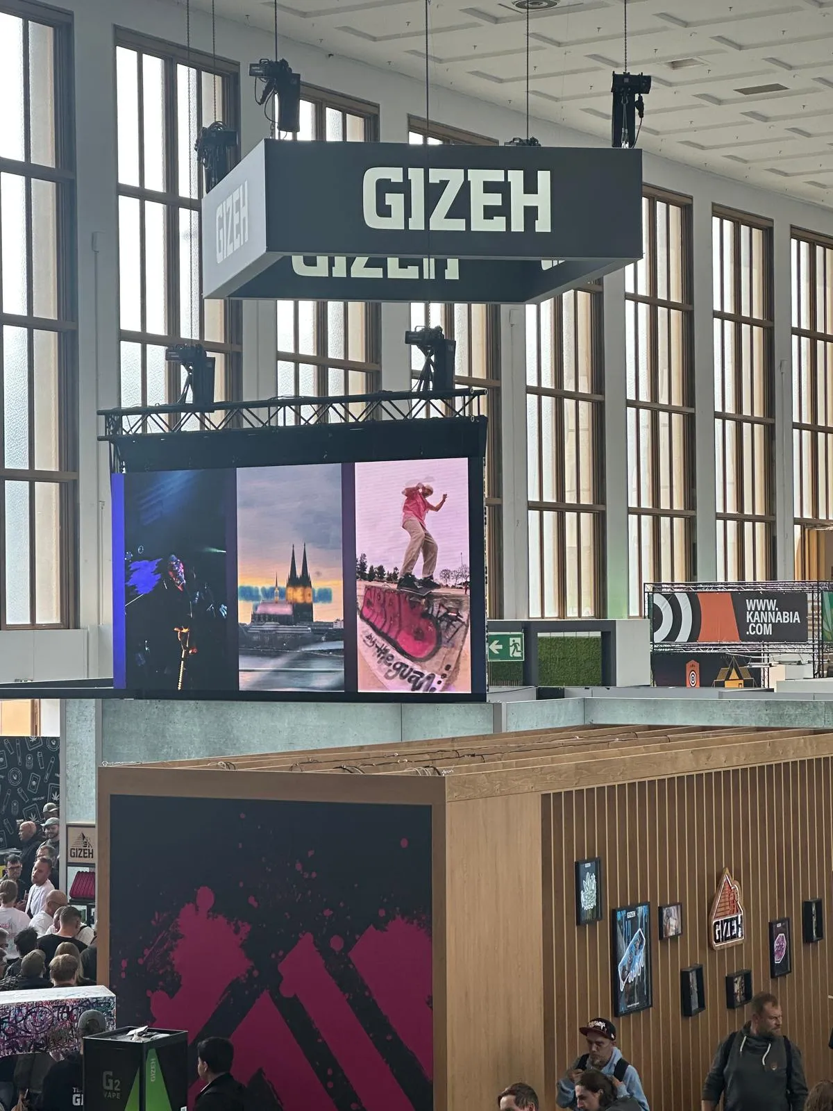 Stoisko GIZEH z ogromnymi ekranami LED na Mary Jane Berlin 2026